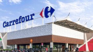 carrefour-vous-fait-la-surprise-avec-cette-table-basse-elevatrice-disposant-dun-beau-coffre-de-rangement